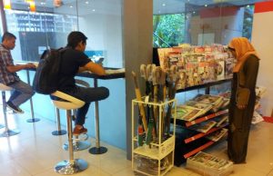 Avid Malaysian newspaper readers turning 7-Eleven into a place for free newspaper reading