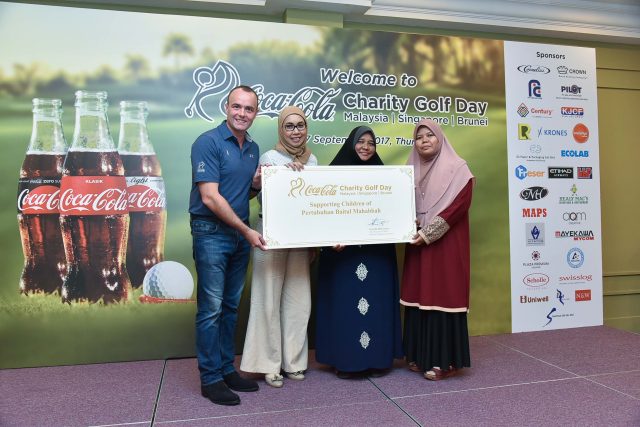 L-R_Gareth McGeown and Finaswati Mohamed Zin from Coca-Cola hands over donation to the NGO representatives, Noraini Yaakob and Siti Hajar Ismail