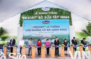 Vinamilk opens largest dairy farm in Tay Ninh