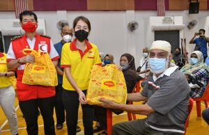 MAGGI Sah Malaysia: 50 Years Together Campaign Assists B40 Families and Honours Malaysian Frontliners