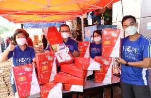 Malaysians come together to help low-income communities with #LifeZamanSekarang