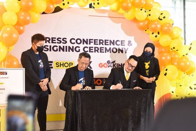 Desmond Ng, Founder and CEO of GOKINGKONG together with Dato' AC Mizal, Founder and Chairman of SUKE TV