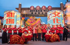 Nation’s Biggest Peranakan Lantern Lights Up Jonker Walk This CNY