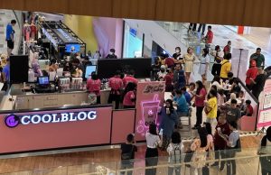 Huge Crowd At Coolblog Mytown Explained Of A Unicorn Sighting!