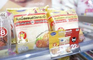 Le Pan and Five Star Chicken launch new pocket sandwich