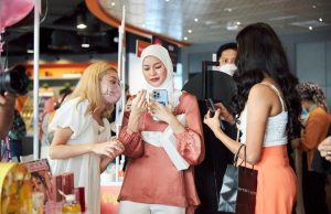 Malaysian Female Sellers Uplift Other Women on Shopee