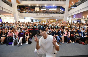 Lee Seung Gi Captivates the Hearts of Malaysian Fans During Live Fan Meet Session