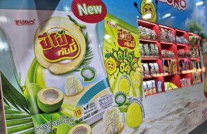 Showcasing Pipo gummy coated with coconut flakes and lemon powder