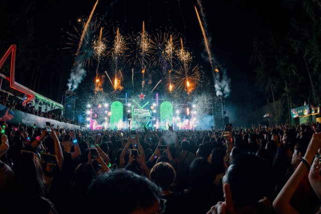 1. An epic night where music, fans and ice-cold Heineken® brought thousands together – united in rhythm, energy and pure refreshment, only at Heineken® Refresh. (1)