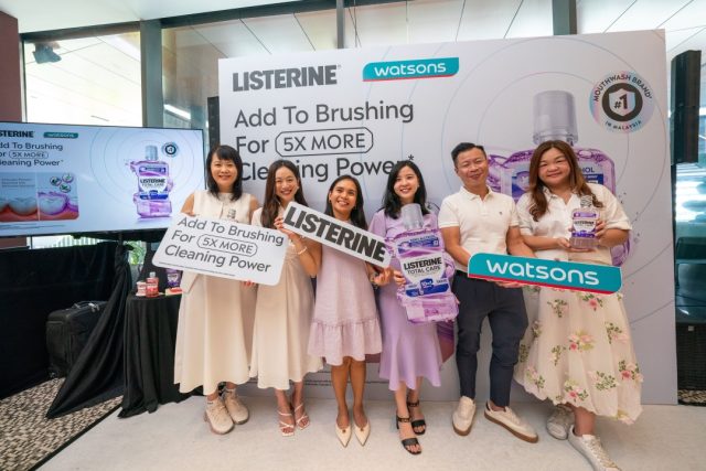 LISTERINE-150 (1) (From L–R): Josephine, Senior Brand Manager Kenvue MYSG, Dr Kayla Teh, Frances Anne Velante, Head of Marketing Kenvue MYSG, Danny Hoh, Chief Operating Officer Watsons Malaysia, Carrol Tan, Head of Trading, Watsons Malaysia, come together to celebrate healthier smiles for all Malaysians.