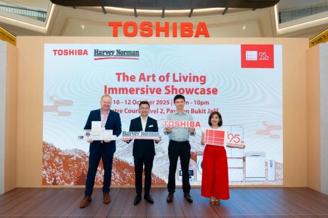 Steven (second right) at the opening of Toshiba's The Art of Living Immersive Showcase at Pavilion Bukit Jalil (1)