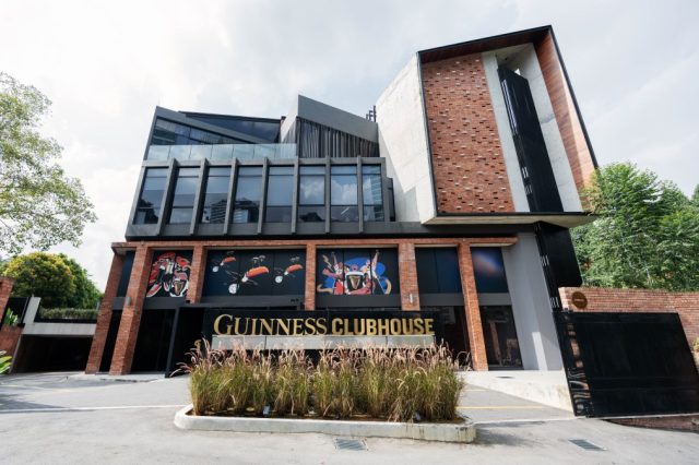 Guinness Malaysia, the official beer of the Premier League, has opened its doors to Guinness Clubhouse, a first-of-its-kind football-themed stay in Kuala Lumpur (1)