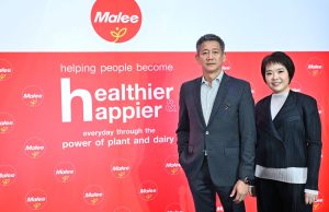 Malee Group unveils vision to become global wellbeing company by 2028 (left to right): Ekkarin Pinit, Chief Executive Officer of Malee Group PCL; Ruangrat Wongsuwanlert, Senior Executive Vice President of Marketing at Malee Group